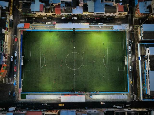 Voetbalveldje woonwijk